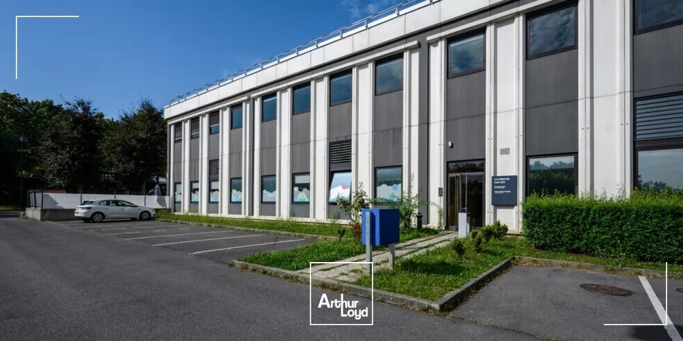 17-21 Rue Du Petit Albi, Cergy à louer - Photo du bâtiment - Image 2 de 6