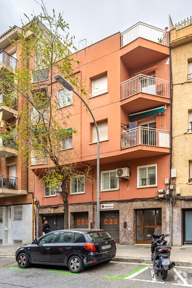 Immeuble residentiel dans Barcelone, Barcelona à vendre - Photo principale - Image 1 de 6
