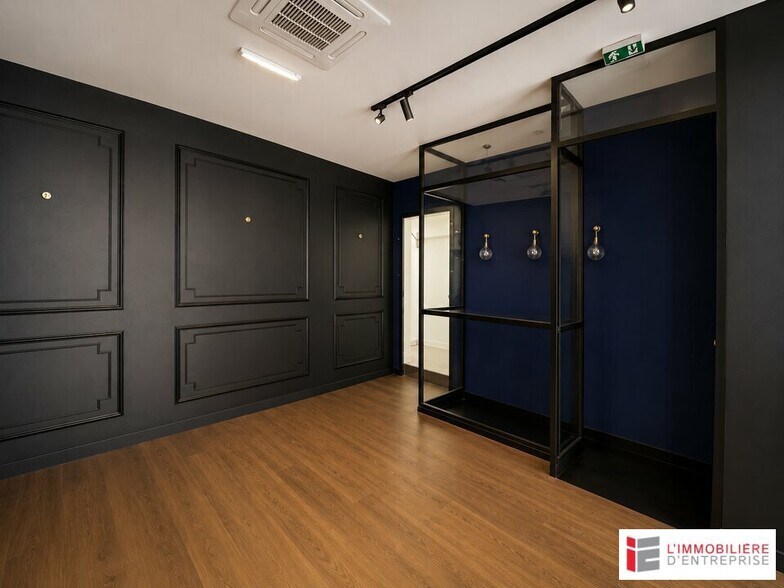 Retail in Rennes for lease - Interior Photo - Image 2 of 11