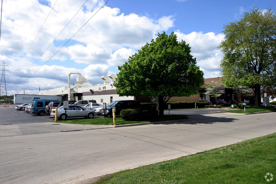 1635 Coining Dr, Toledo, OH for sale - Building Photo - Image 2 of 6