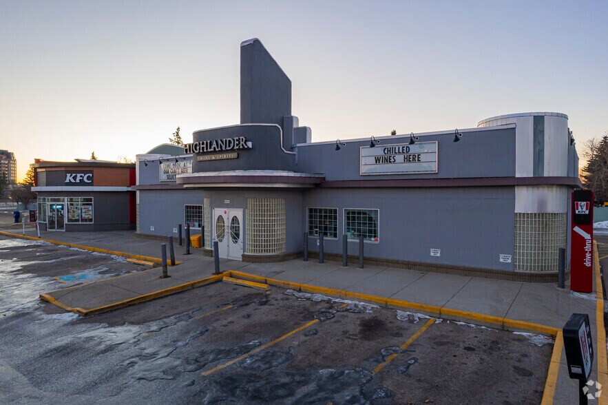 2025-2033 16th Ave NW, Calgary, AB à louer - Photo du bâtiment - Image 2 de 6