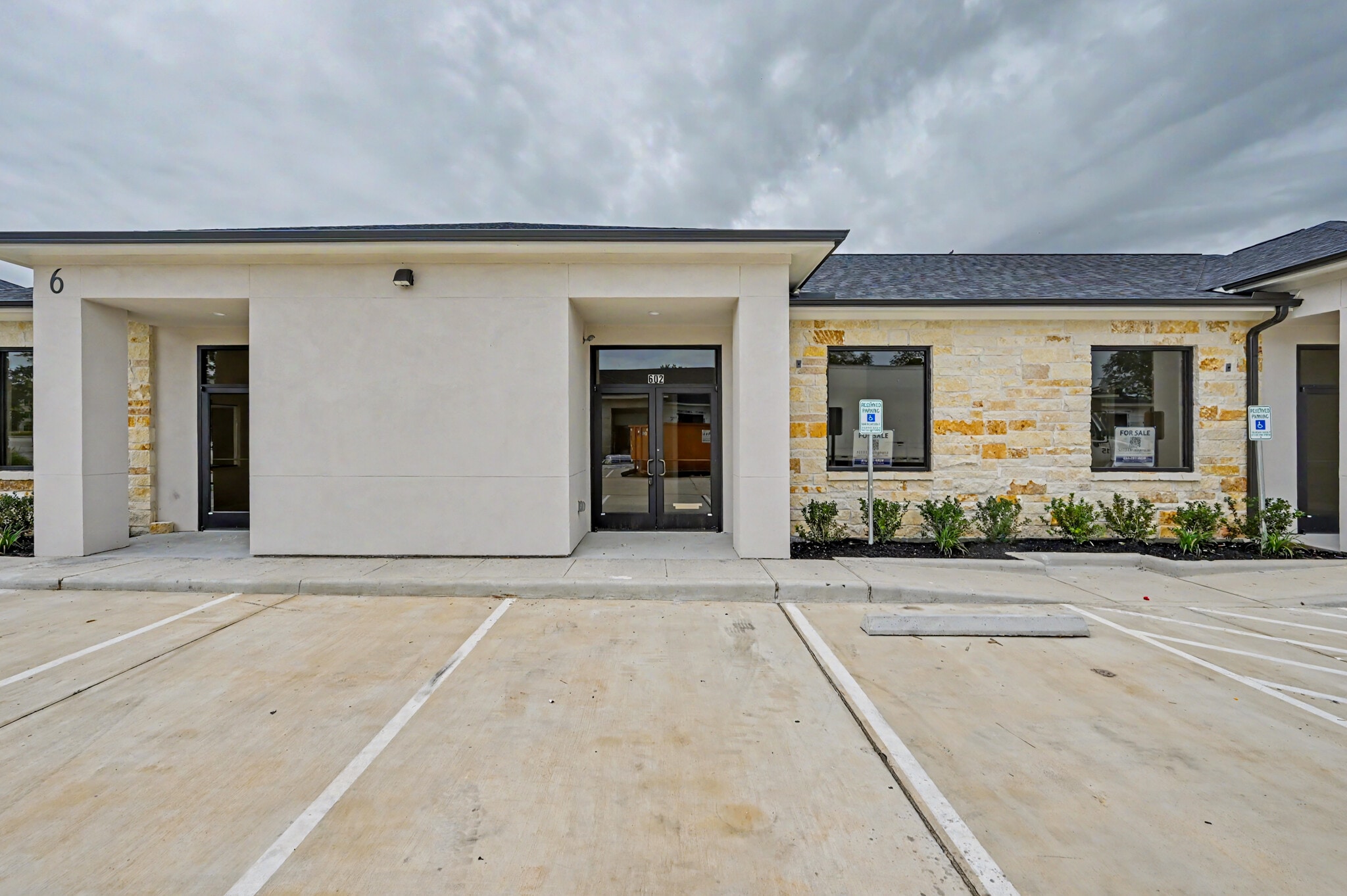625 Regal Row, Montgomery, TX for lease Interior Photo- Image 1 of 24