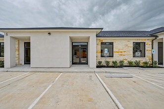 625 Regal Row, Montgomery, TX for lease Interior Photo- Image 1 of 24