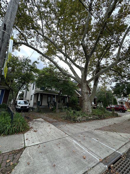 12406 Larchmere Blvd, Cleveland, OH for sale - Primary Photo - Image 1 of 1