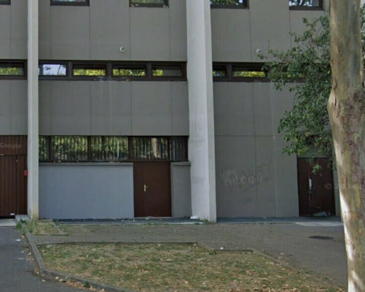 Industrial in Vanves for lease - Building Photo - Image 2 of 12