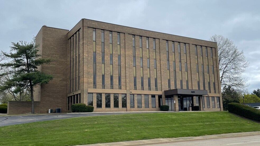 411 Wolf Ledges Pky, Akron, OH à louer - Photo du bâtiment - Image 2 de 9