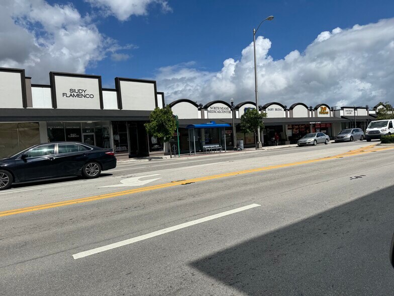 823-855 NE 125th St, North Miami, FL à louer - Photo du bâtiment - Image 2 de 4