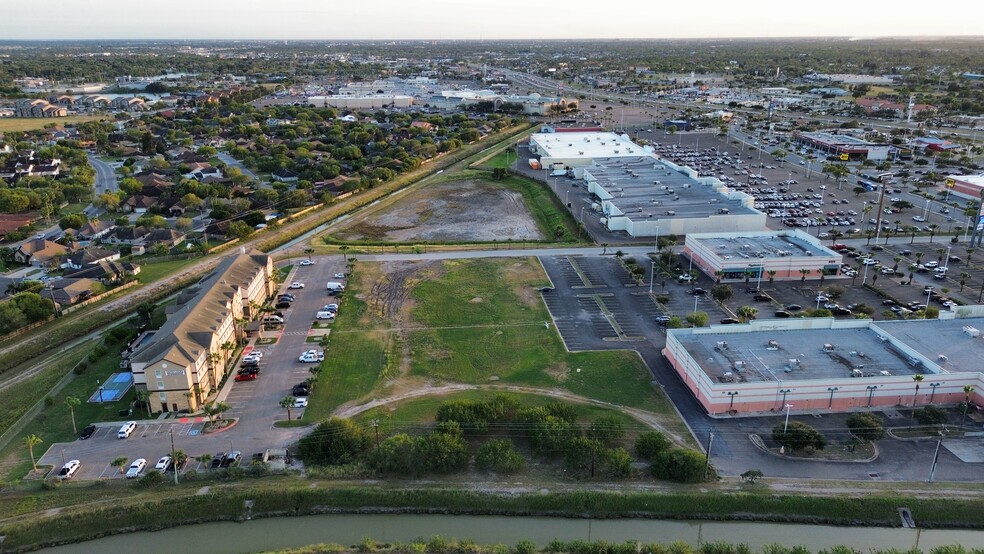 Pablo Kisel Blvd, Brownsville, TX à vendre - Photo du bâtiment - Image 3 de 6