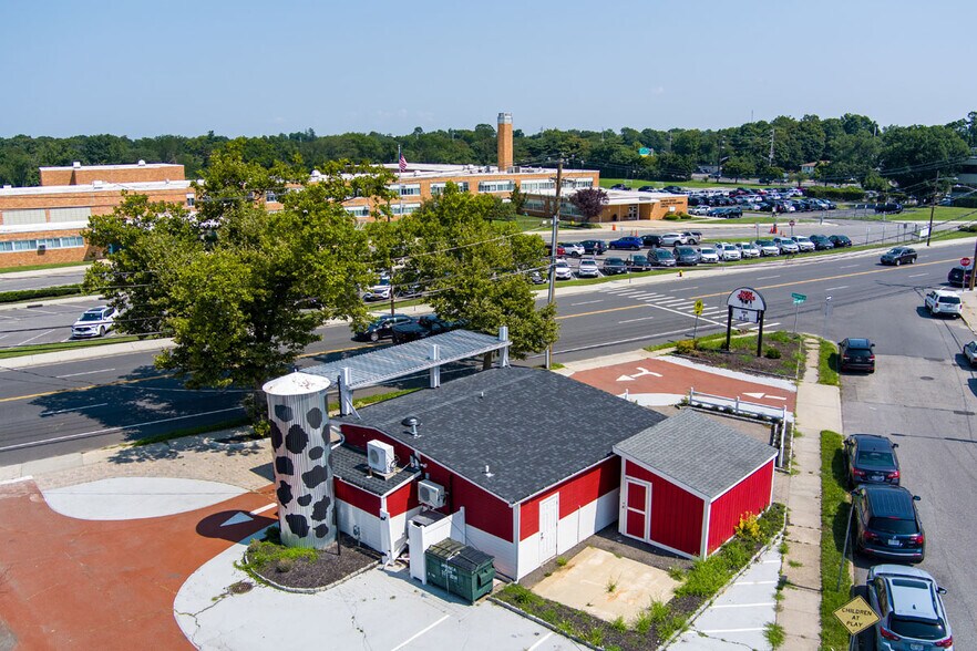 2350 N Jerusalem Ave, North Bellmore, NY à vendre - Photo du bâtiment - Image 1 de 11