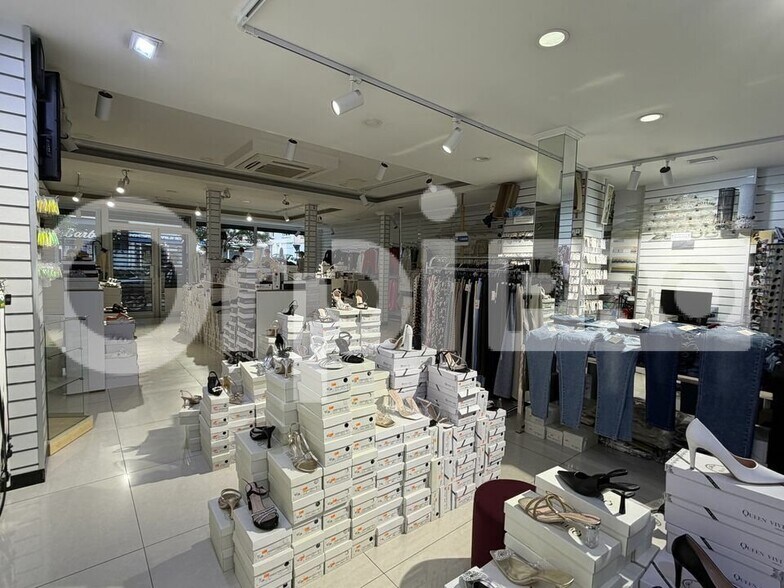 Retail in Le Havre for lease - Interior Photo - Image 3 of 4