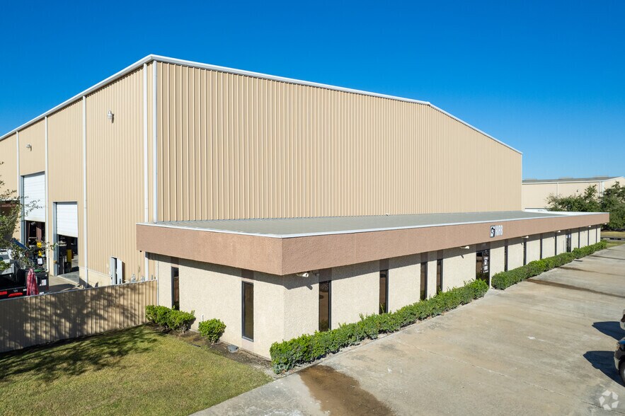 11989 FM 529 Rd, Houston, TX à louer - Photo du bâtiment - Image 3 de 14