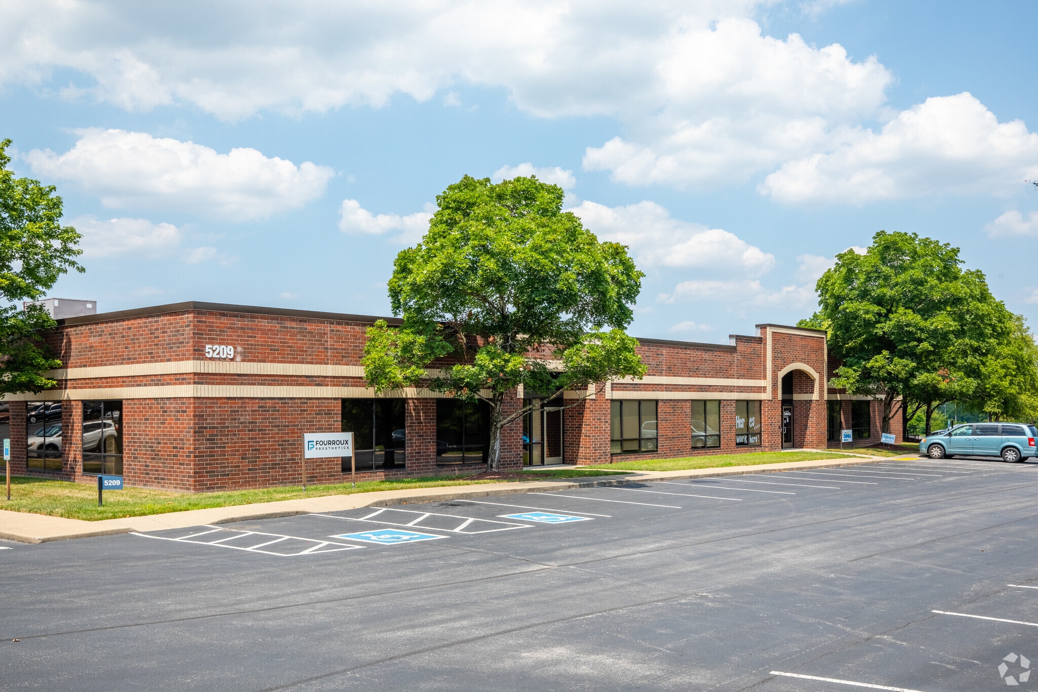 5209 Linbar Dr, Nashville, TN for lease Primary Photo- Image 1 of 28