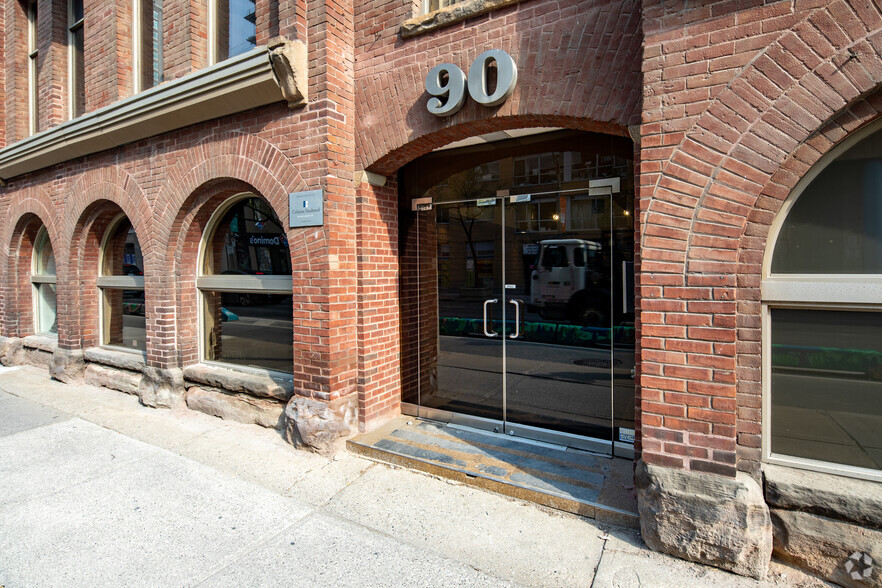 90 Richmond St E, Toronto, ON à louer - Photo du bâtiment - Image 3 de 4