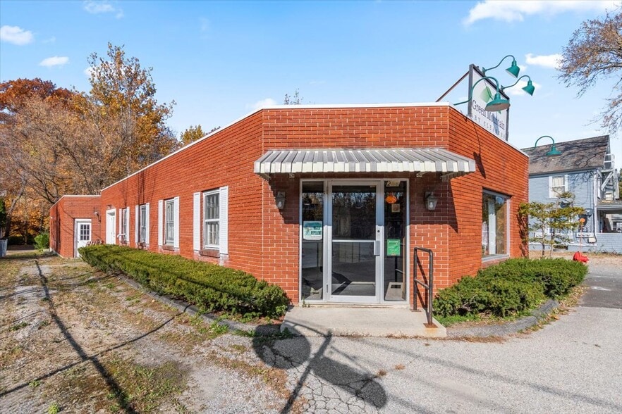 256 Benmont Ave, Bennington, VT à vendre - Photo principale - Image 1 de 48