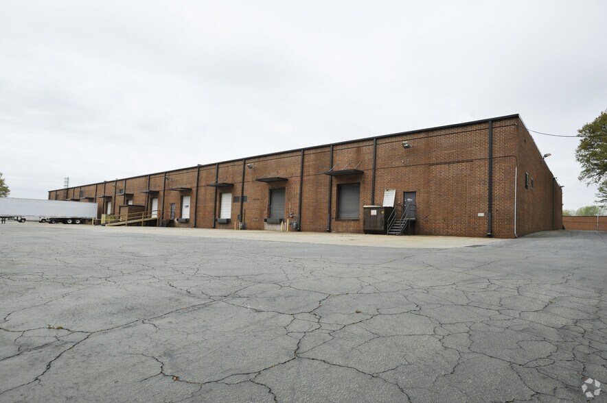 3770 Zip Industrial Blvd SE, Atlanta, GA à louer - Photo du bâtiment - Image 3 de 5