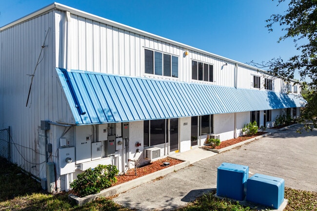 Plus de détails pour 2221 Corporation Blvd, Naples, FL - Flex à vendre