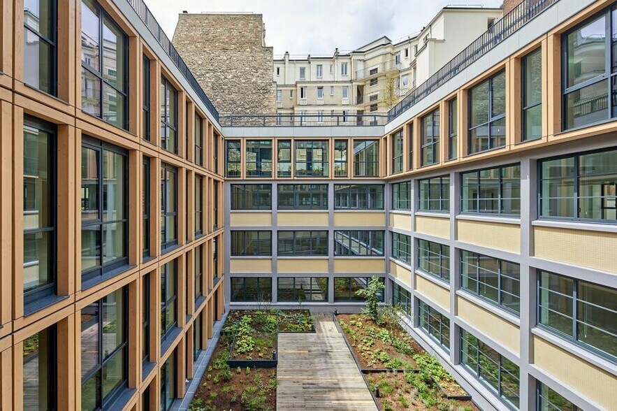 Office in Paris for lease - Building Photo - Image 1 of 7