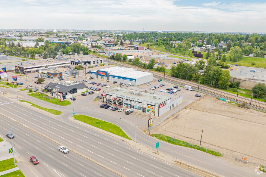 7730 Macleod Trl S, Calgary, AB à louer - Aérien - Image 2 de 3