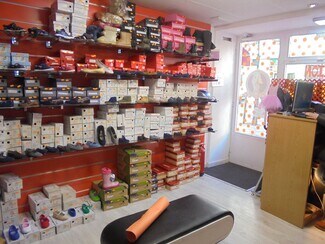 Plus de détails pour Multi-résidentiel à vendre