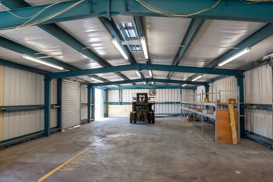 2060 Range Rd, Clearwater, FL à louer - Photo du bâtiment - Image 3 de 14