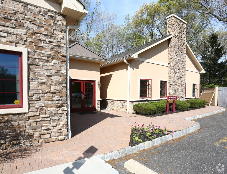 88 S Lakeview Dr, Gibbsboro, NJ for sale - Building Photo - Image 2 of 6