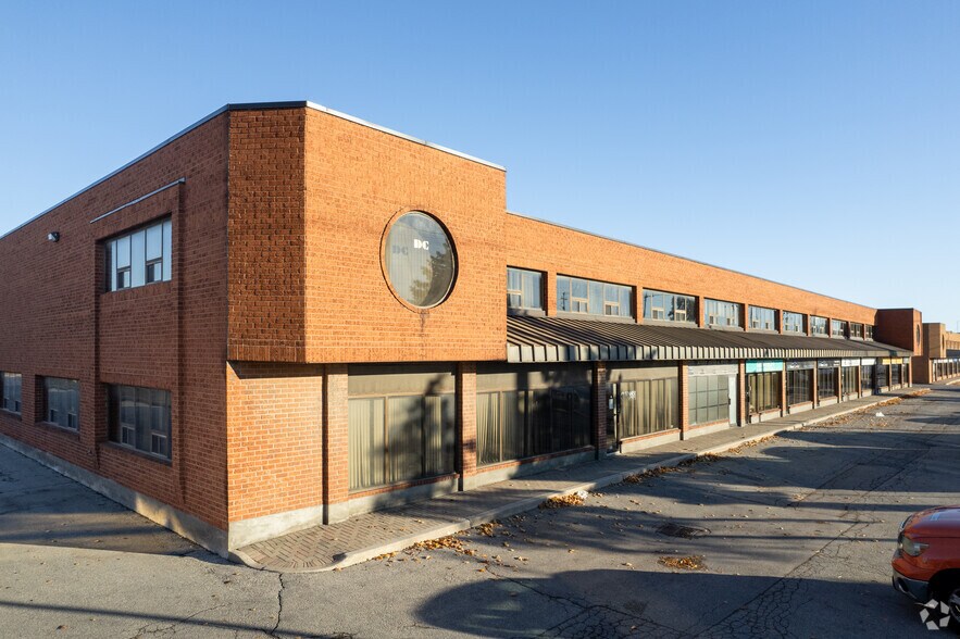 23 Mccleary Ct, Vaughan, ON for sale - Primary Photo - Image 1 of 1