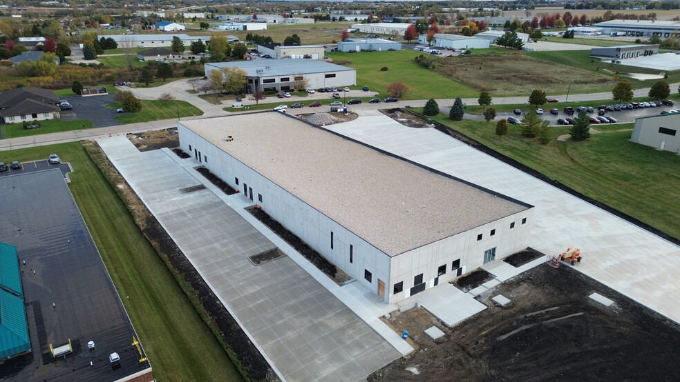 205 E Morrissey Dr, Elkhorn, WI à louer - Photo du bâtiment - Image 2 de 4