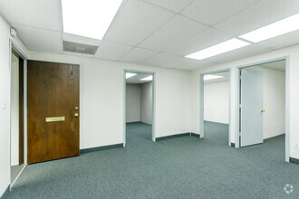 27620 Farmington Rd, Farmington, MI for lease Interior Photo- Image 1 of 2