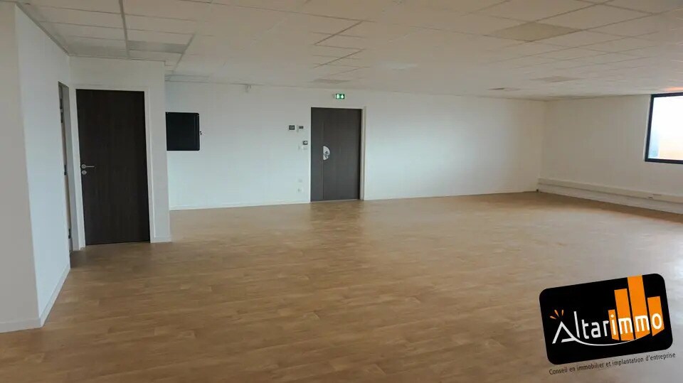 Office in Dreux for lease Primary Photo- Image 1 of 12