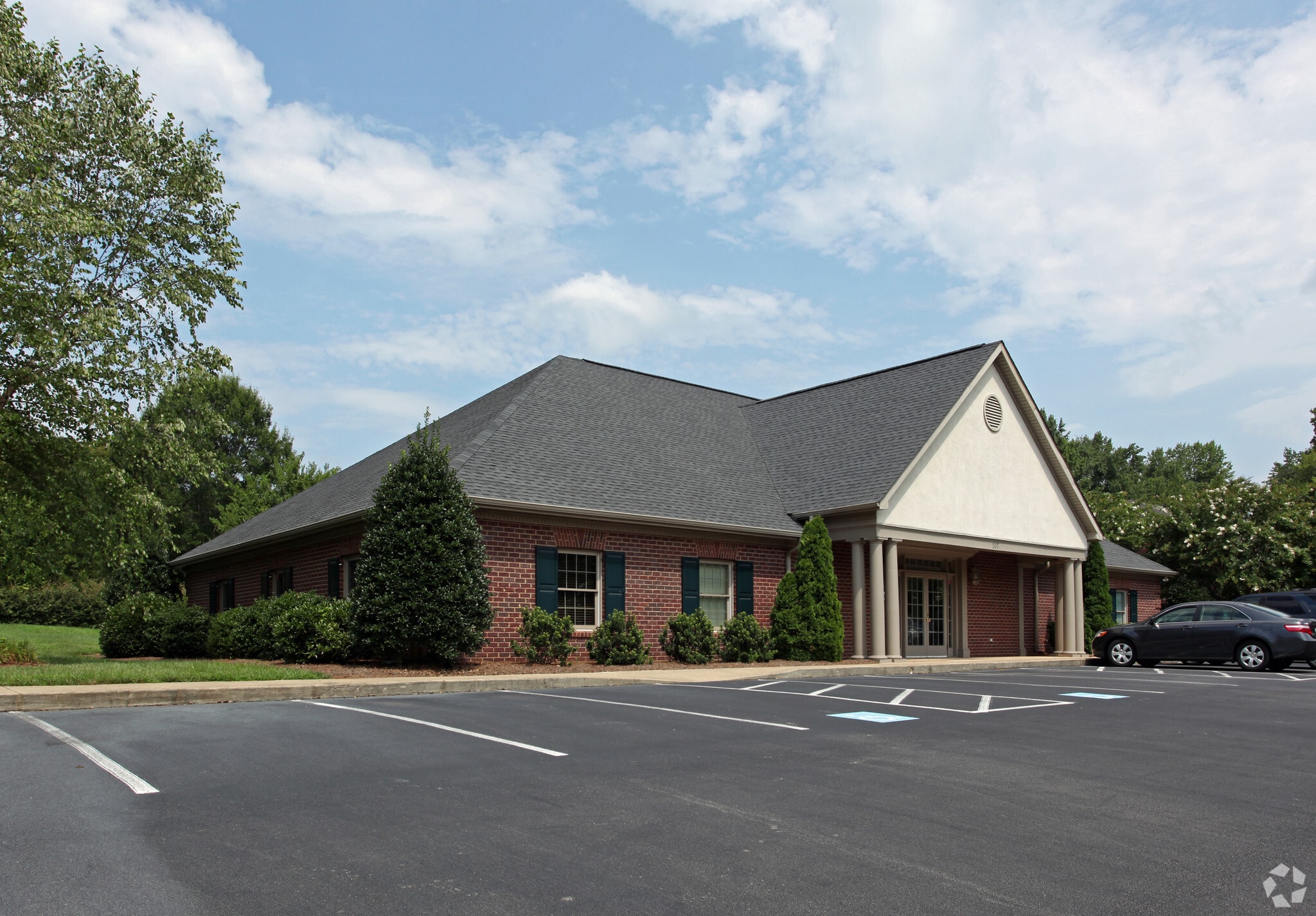 107 Dorsett Dr, Salisbury, NC for sale Primary Photo- Image 1 of 8
