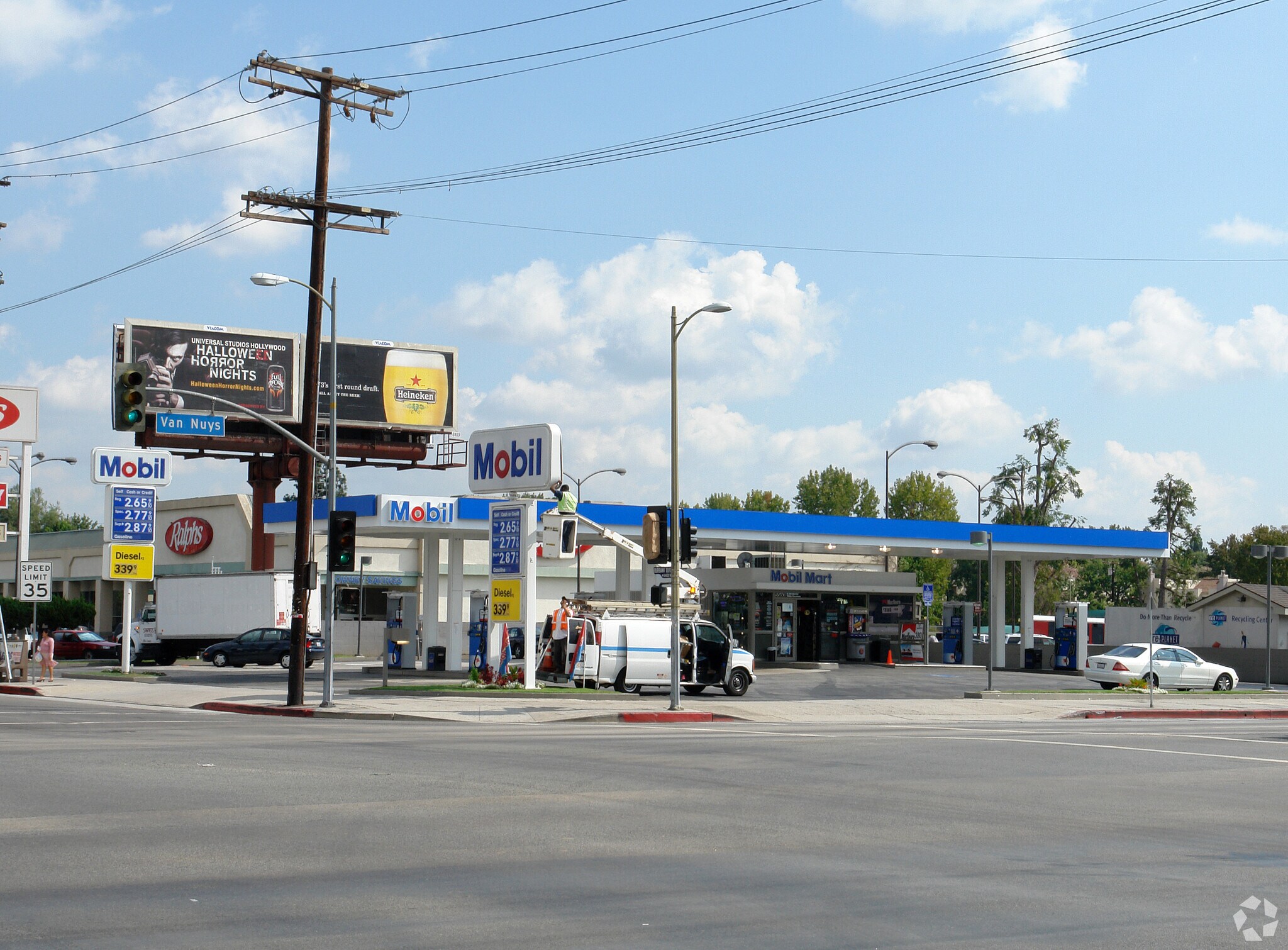5560 Van Nuys Blvd, Sherman Oaks, CA for lease Primary Photo- Image 1 of 45