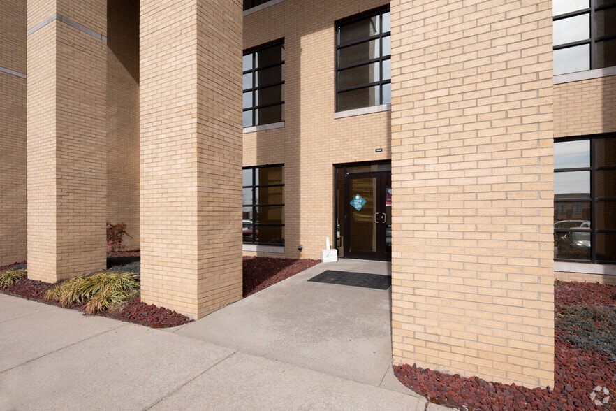 1021 Majestic Dr, Lexington, KY for sale - Building Photo - Image 2 of 5