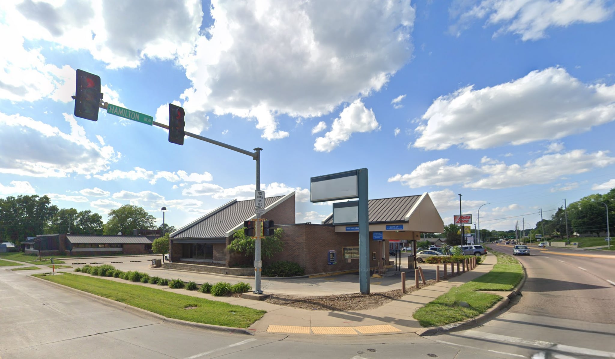 2401 Hamilton Blvd, Sioux City, IA for sale Primary Photo- Image 1 of 2