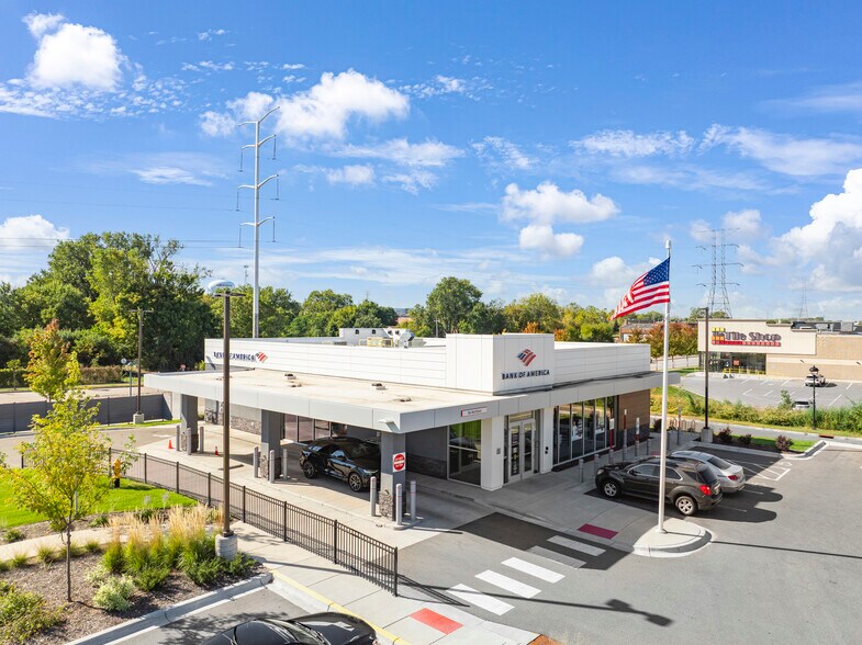 1761 County Road C, Roseville, MN à vendre - Photo du bâtiment - Image 2 de 6