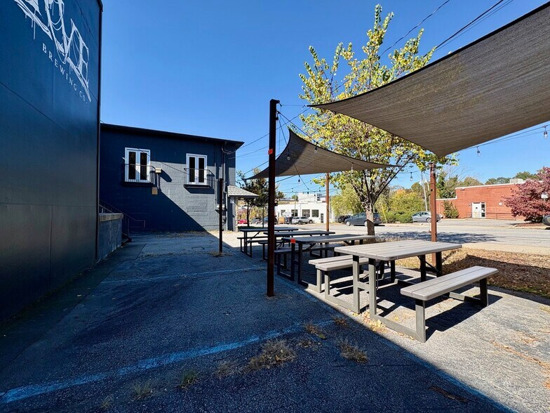 255-257 Short Coxe Ave, Asheville, NC à louer - Photo du bâtiment - Image 2 de 27