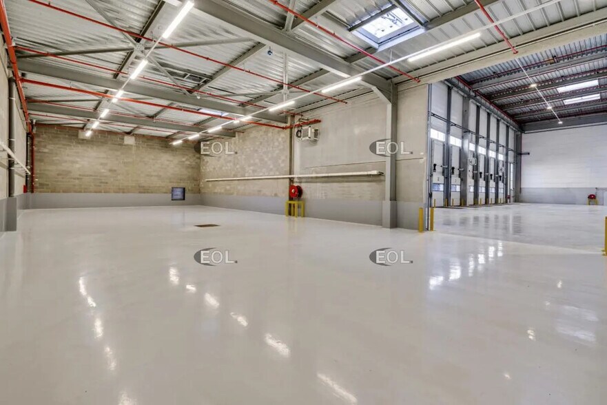 Industriel dans Servon à louer - Photo du bâtiment - Image 2 de 8