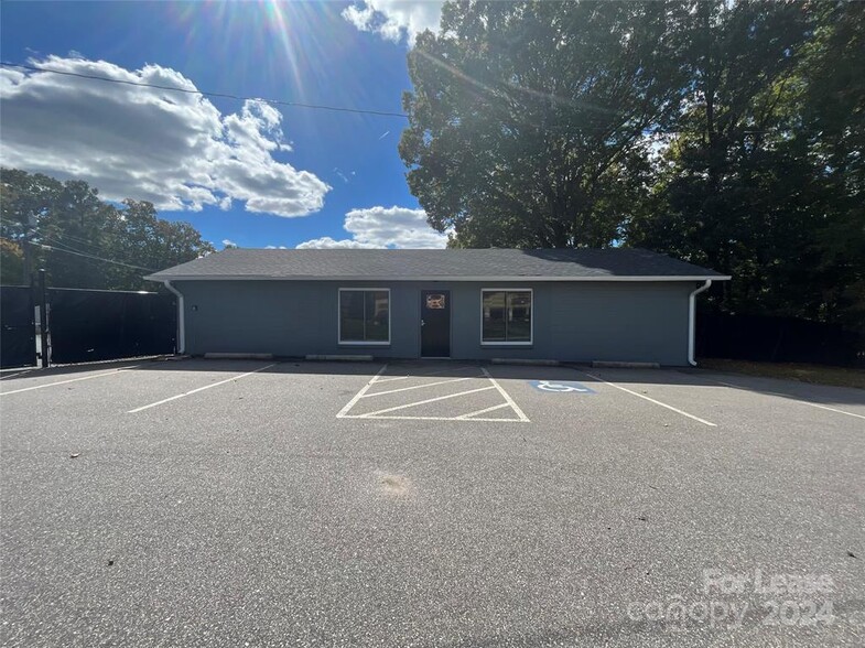 3301 W Roosevelt Blvd, Monroe, NC for lease - Building Photo - Image 1 of 21