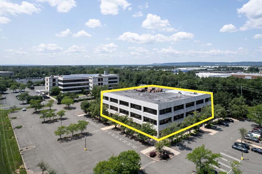 1 Corporate Pl S, Piscataway, NJ à louer - Photo du bâtiment - Image 1 de 10