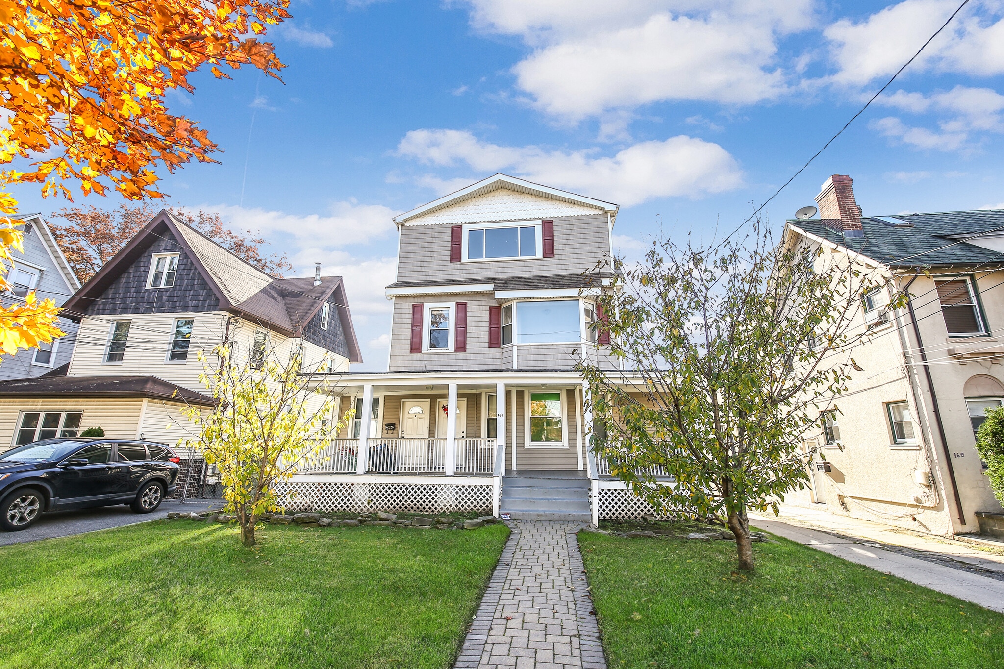 158-164 Elm Ave portfolio of 2 properties for sale on LoopNet.ca Primary Photo- Image 1 of 21