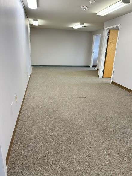 45 Church St, Gardiner, ME for lease - Interior Photo - Image 3 of 11