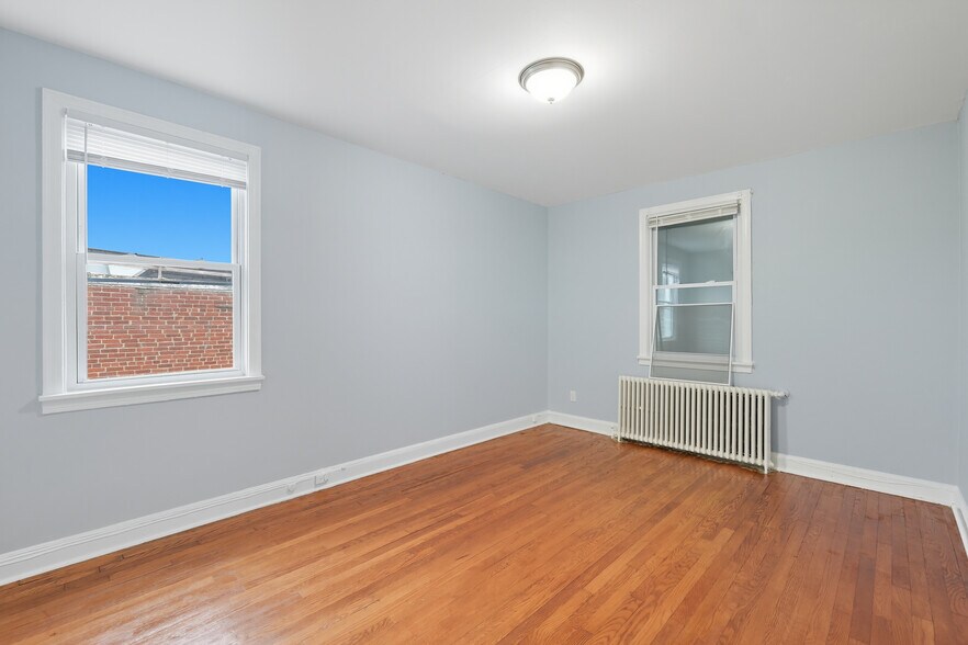 3919 R St SE, Washington, DC à vendre - Photo du bâtiment - Image 3 de 23