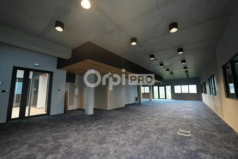 1306 Chemin Du Champ De Lière, Rillieux-la-Pape for lease Interior Photo- Image 1 of 12
