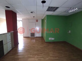 Plus de détails pour Multi-résidentiel à vendre