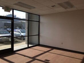 1721 W Valley Hwy N, Auburn, WA for lease Interior Photo- Image 2 of 6