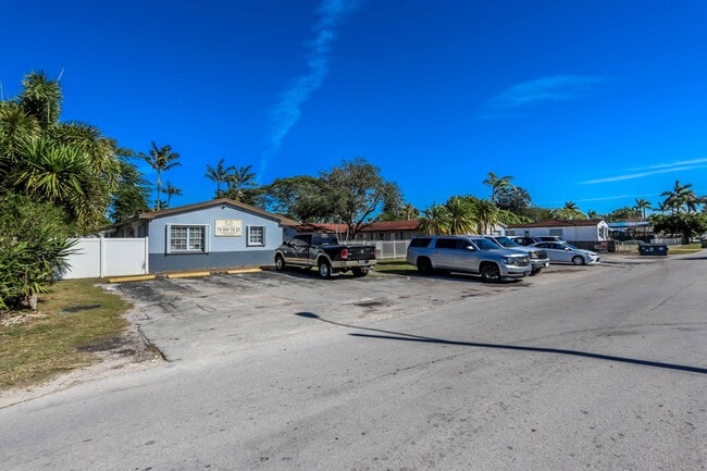 More details for 59-79 NW 10th St, Homestead, FL - Multifamily for Sale
