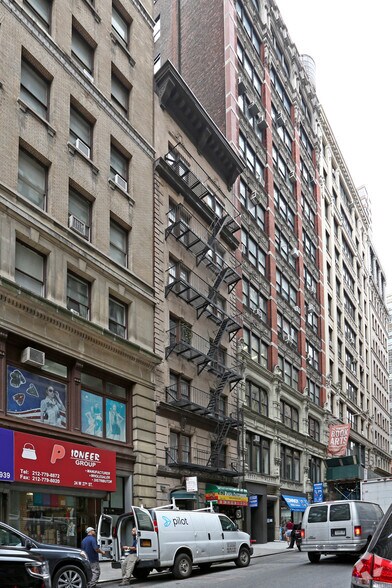 26 W 27th St, New York, NY for lease - Primary Photo - Image 1 of 3