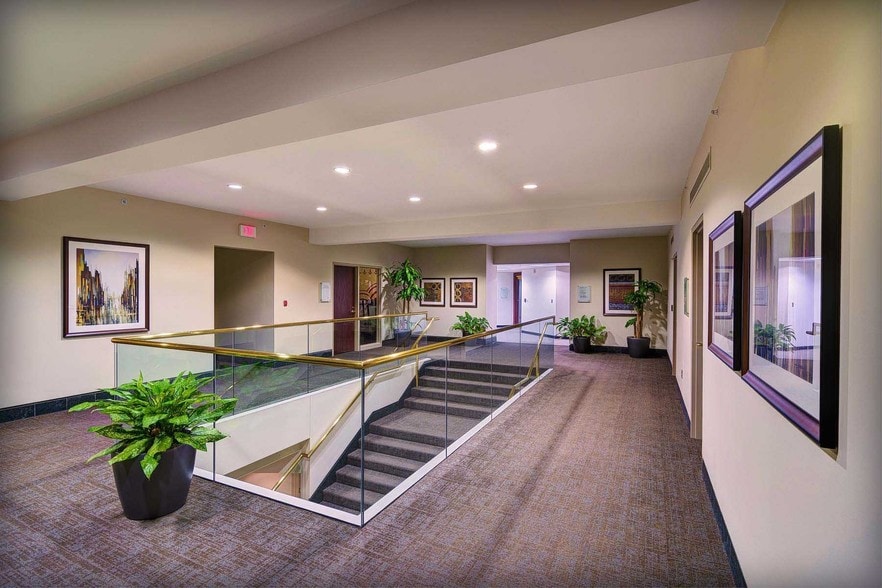 70 Michigan Ave W, Battle Creek, MI for lease - Interior Photo - Image 3 of 3
