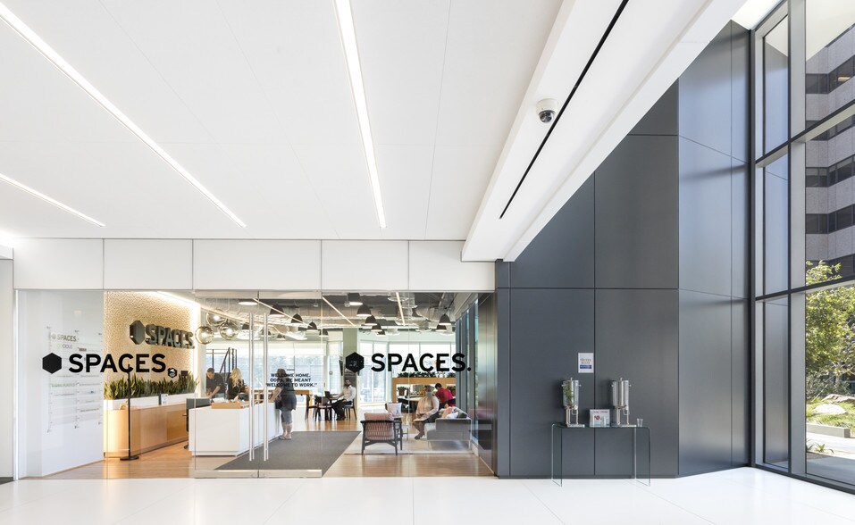 555 Anton Blvd, Costa Mesa, CA à louer - Photo intérieure - Image 2 de 14