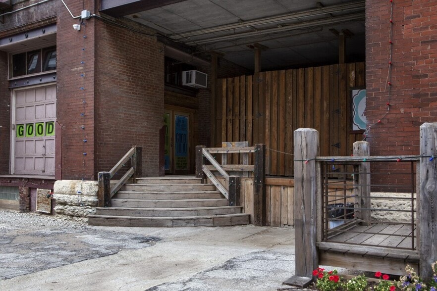 West Bottoms Portfolio portfolio of 3 properties for sale on LoopNet.ca - Building Photo - Image 2 of 6