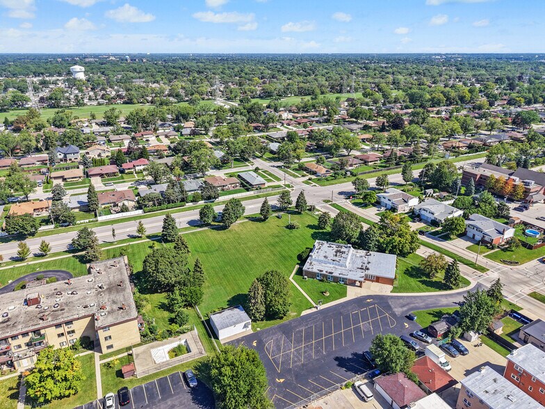 800 Beau Drive, Des Plaines, IL à vendre - Photo du bâtiment - Image 3 de 22